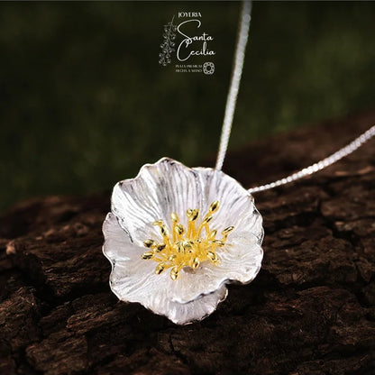 Dije Flor Amapola Detalles en Oro